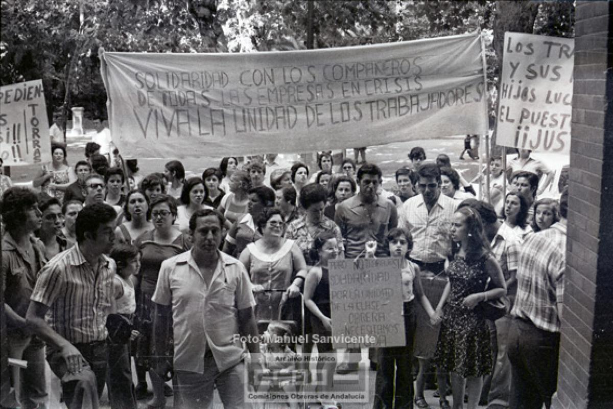 Manifestacin de mujeres en apoyo a trabajadores de empresas en crisis - Manuel Sanvicente