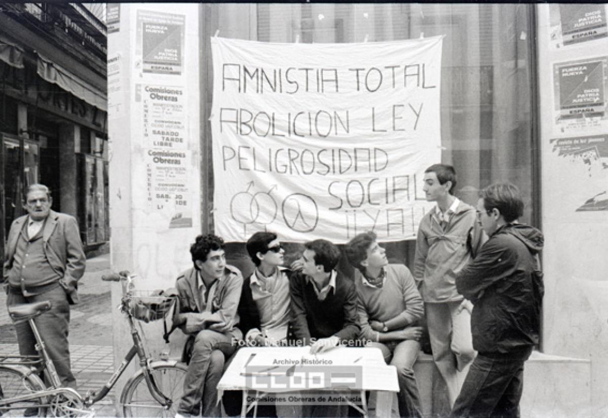 Firma contra la Ley de Peligrosidad Social, Sevilla, octubre de 1977. (Manuel Sanvicente. Archivo Histrico de CCOO de Andaluca)