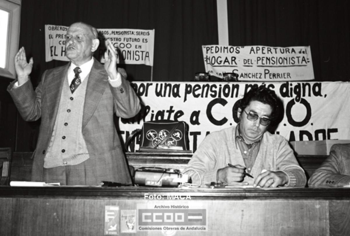 Acto de pensionistas de CCOO por una pensión digna, año 1985. Foto AHCCOOA - Maca Escobar