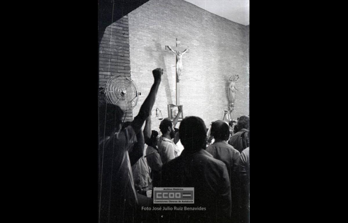 21. Asamblea clandestina de CCOO de Andalucía en la iglesia de la blanca paloma del barrio de Los Pajaritos. Sevilla, 12 de septiembre de 1976. Foto de José Julio Ruiz Benavides (AHCCOOA).