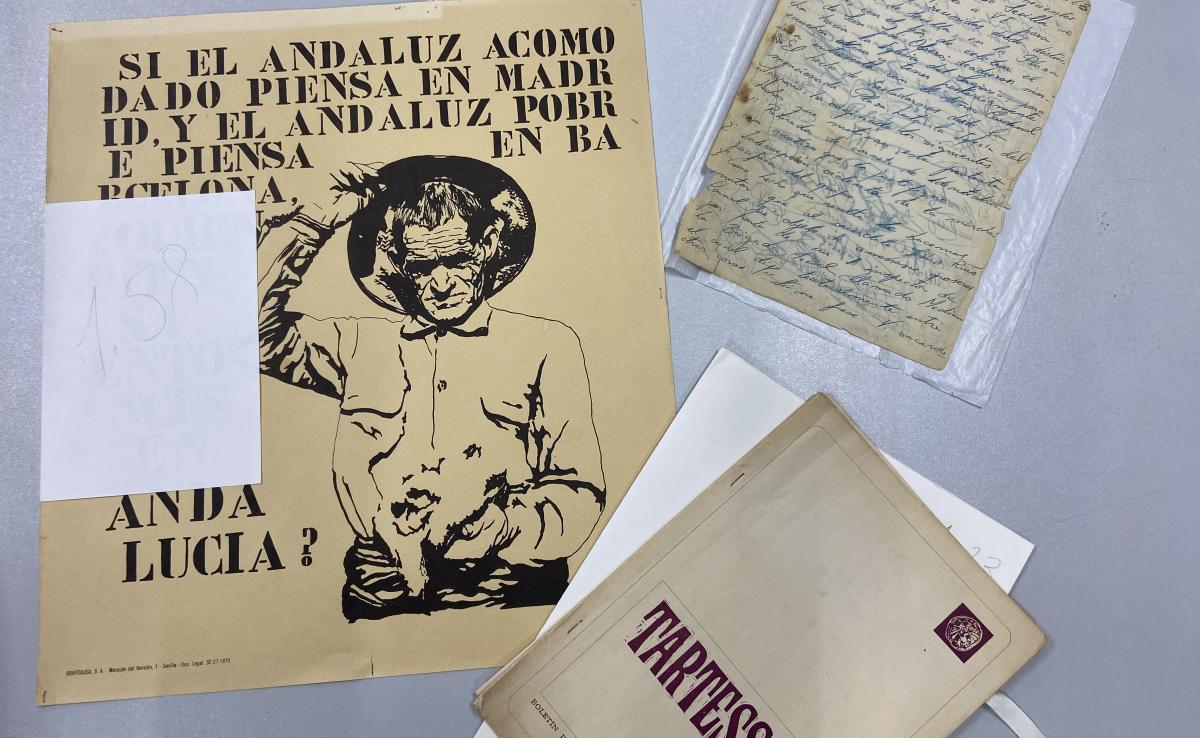 Algunos de los documentos aportados por el AHCCOOA a la muestra Estampa Popular. Sur