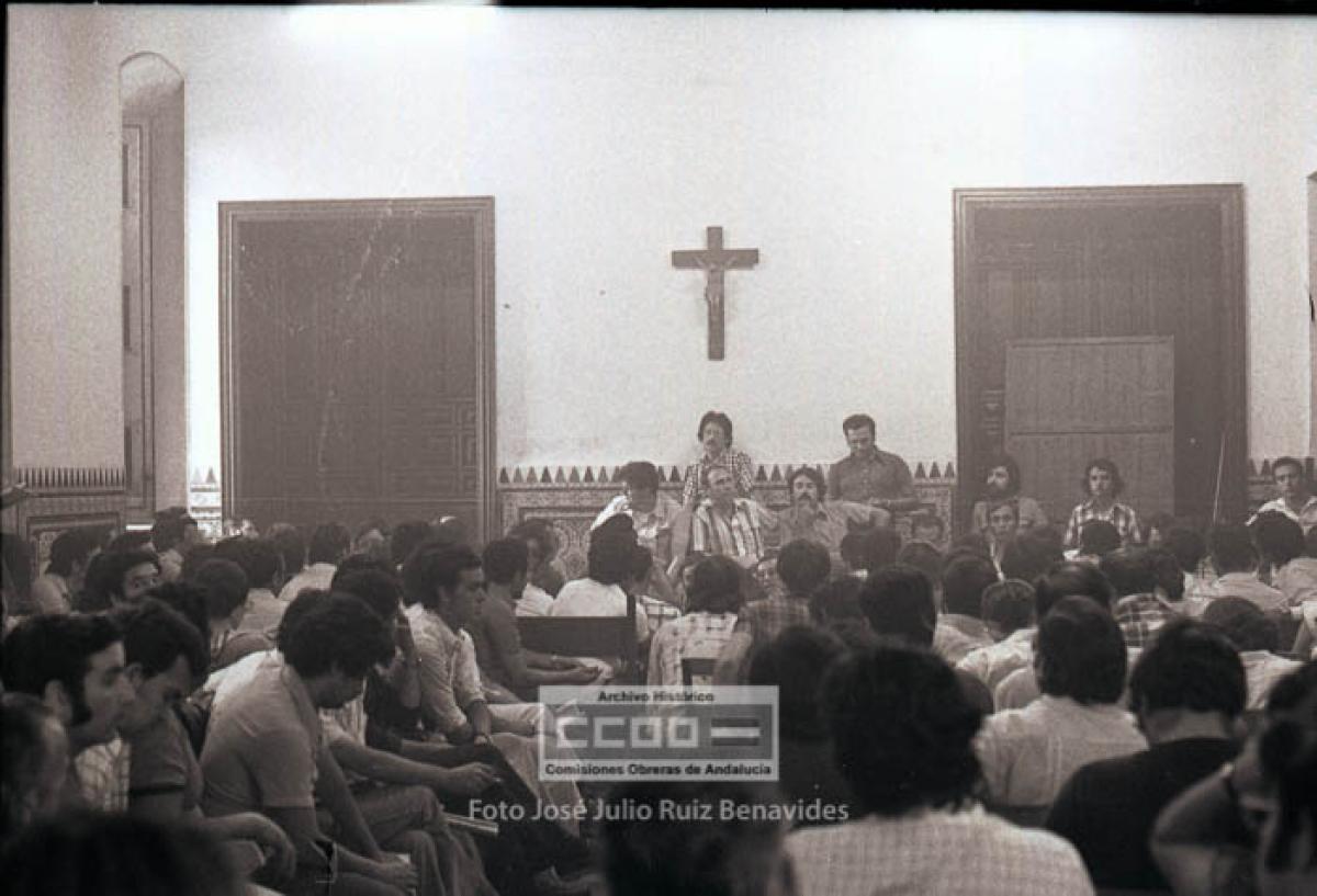 13. Asamblea de las clandestinas CCOO de Sevilla en el seminario del Palacio de San Telmo. Sevilla, 17 junio de 1976. Foto de José Julio Ruiz Benavides (AHCCOOA).